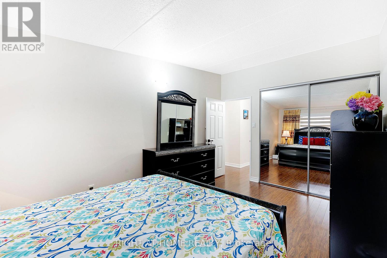 154 - 180 Mississauga Valley Boulevard, Mississauga, Ontario  L5A 3M2 - Photo 16 - W12751768