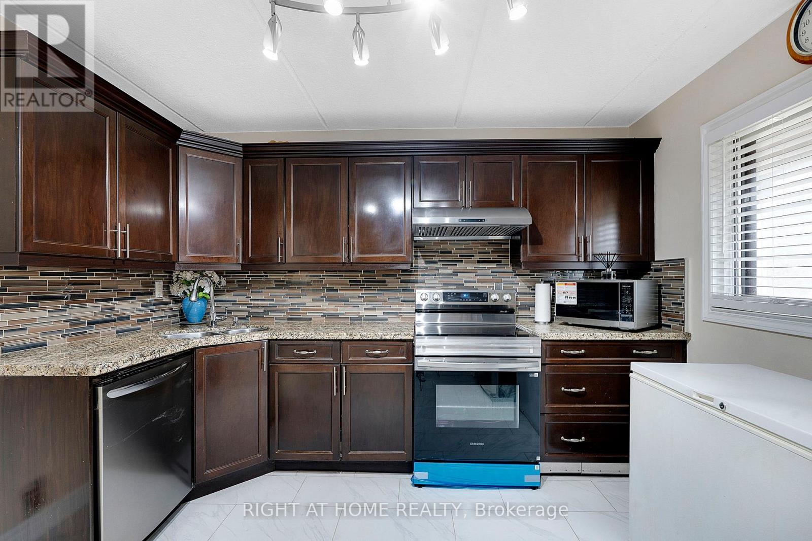 154 - 180 Mississauga Valley Boulevard, Mississauga, Ontario  L5A 3M2 - Photo 9 - W12751768