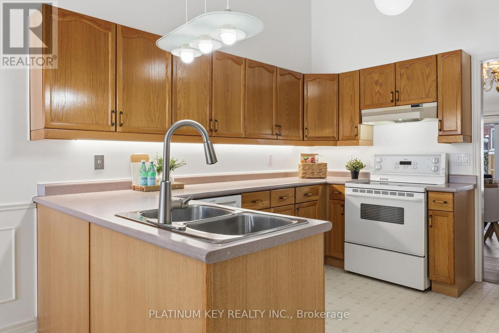 Photo 36 of 50 for 7 - 1331 Commissioners Road W