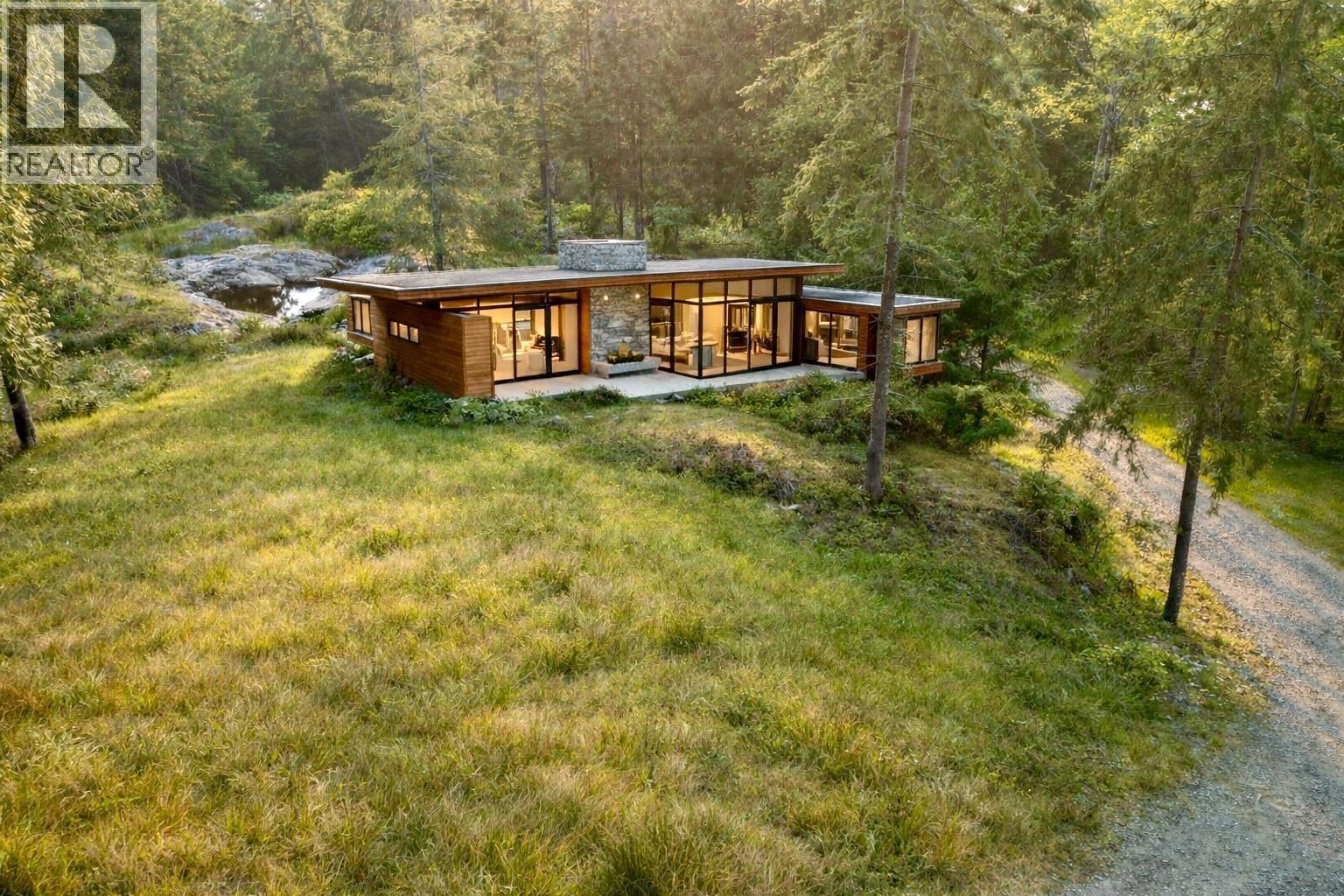831 WINDJAMMER ROAD, Bowen Island, British Columbia