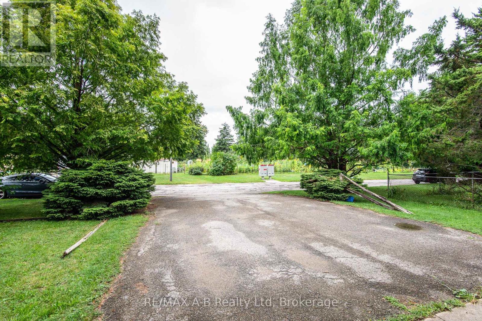 48 Franklin Drive, Stratford, Ontario  N5A 5P2 - Photo 4 - X12442881