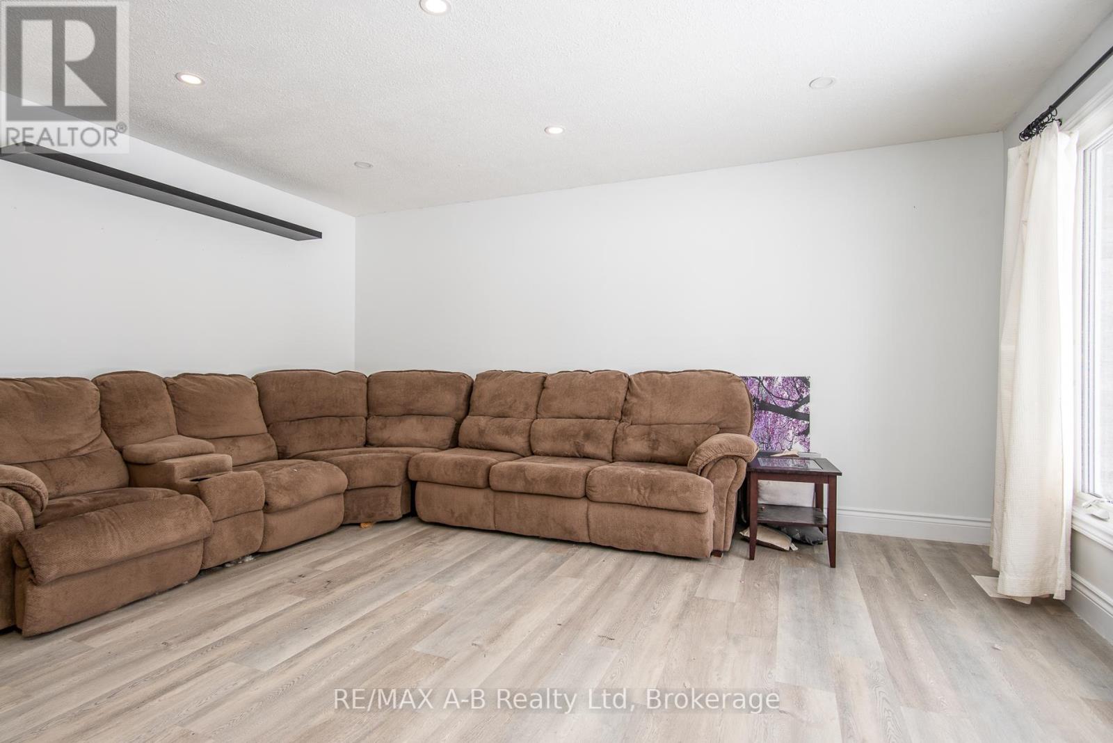 113 Hastings Court, Wilmot, Ontario  N3A 2T4 - Photo 12 - X12749948