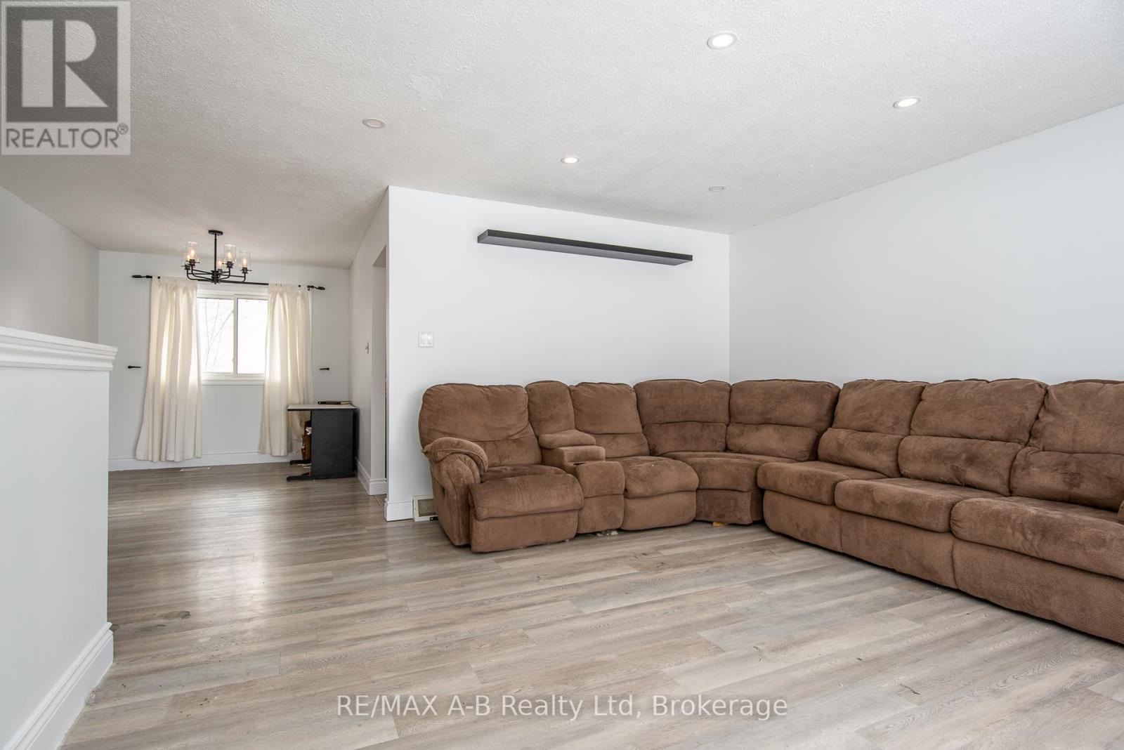 113 Hastings Court, Wilmot, Ontario  N3A 2T4 - Photo 11 - X12749948