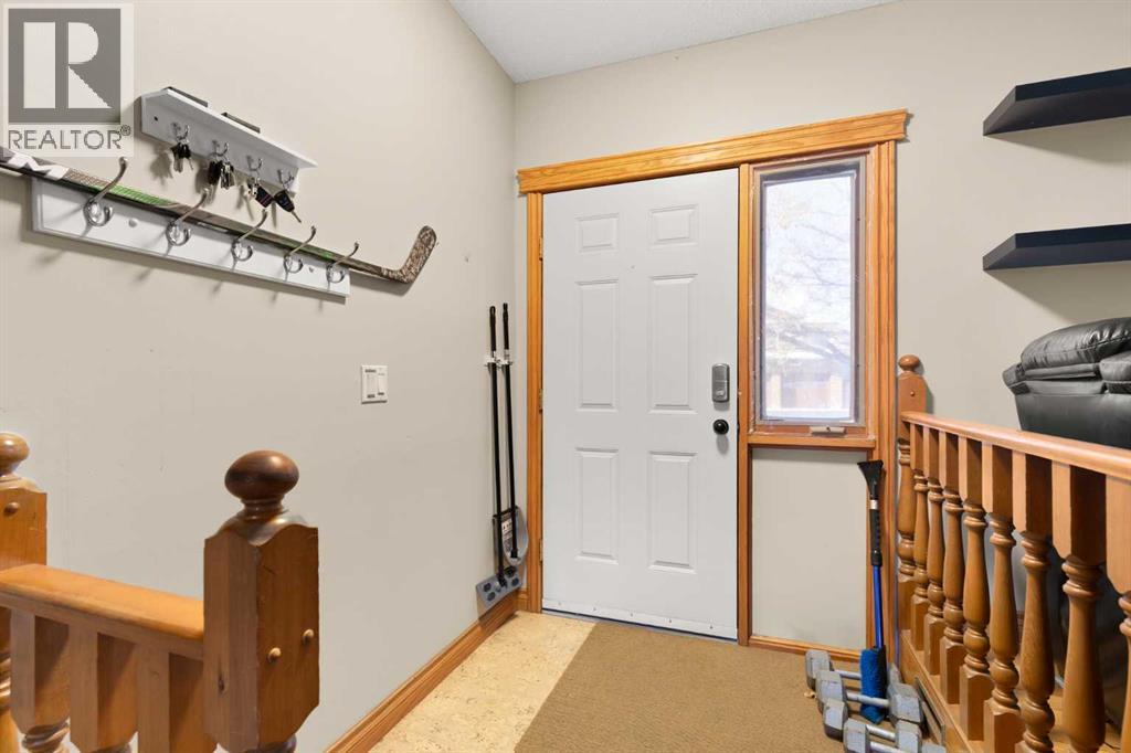 23 Calder Court Se, Medicine Hat, Alberta  T1B 3K4 - Photo 3 - A2282001