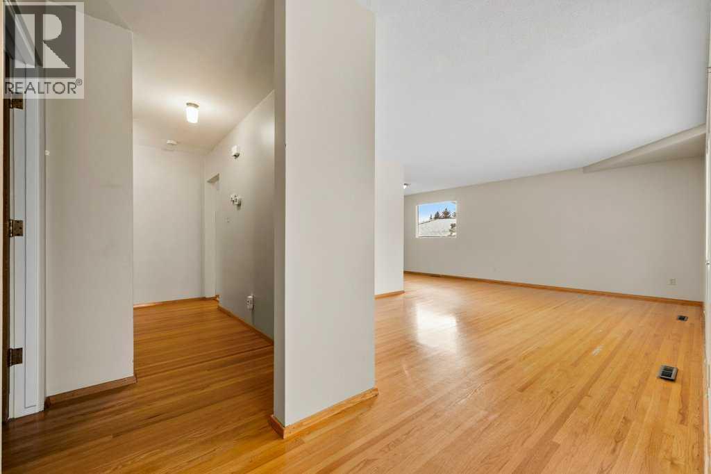 2719 Chalice Road Nw, Calgary, Alberta  T2L 1C7 - Photo 7 - A2280301