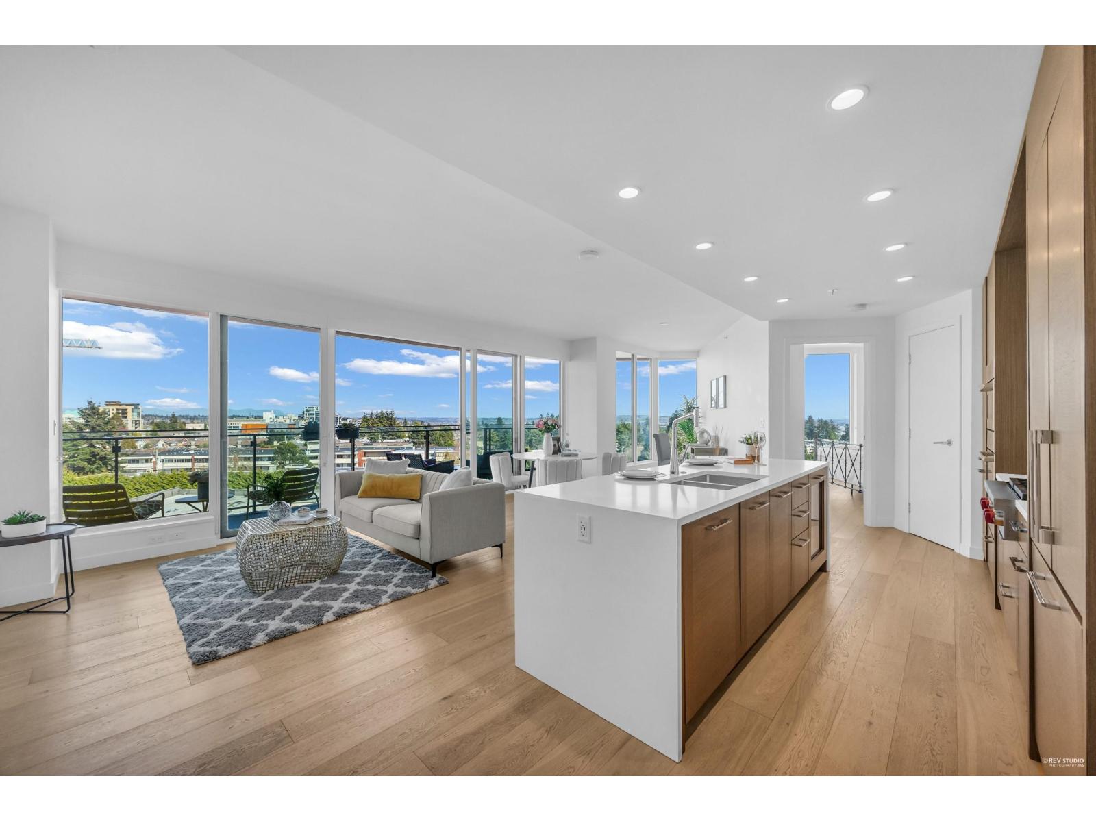 703 1439 GEORGE STREET, White Rock, British Columbia