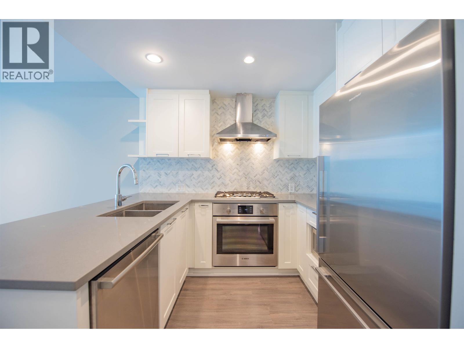 1203 520 Como Lake Avenue, Coquitlam, British Columbia  V3J 0E8 - Photo 2 - R3085412