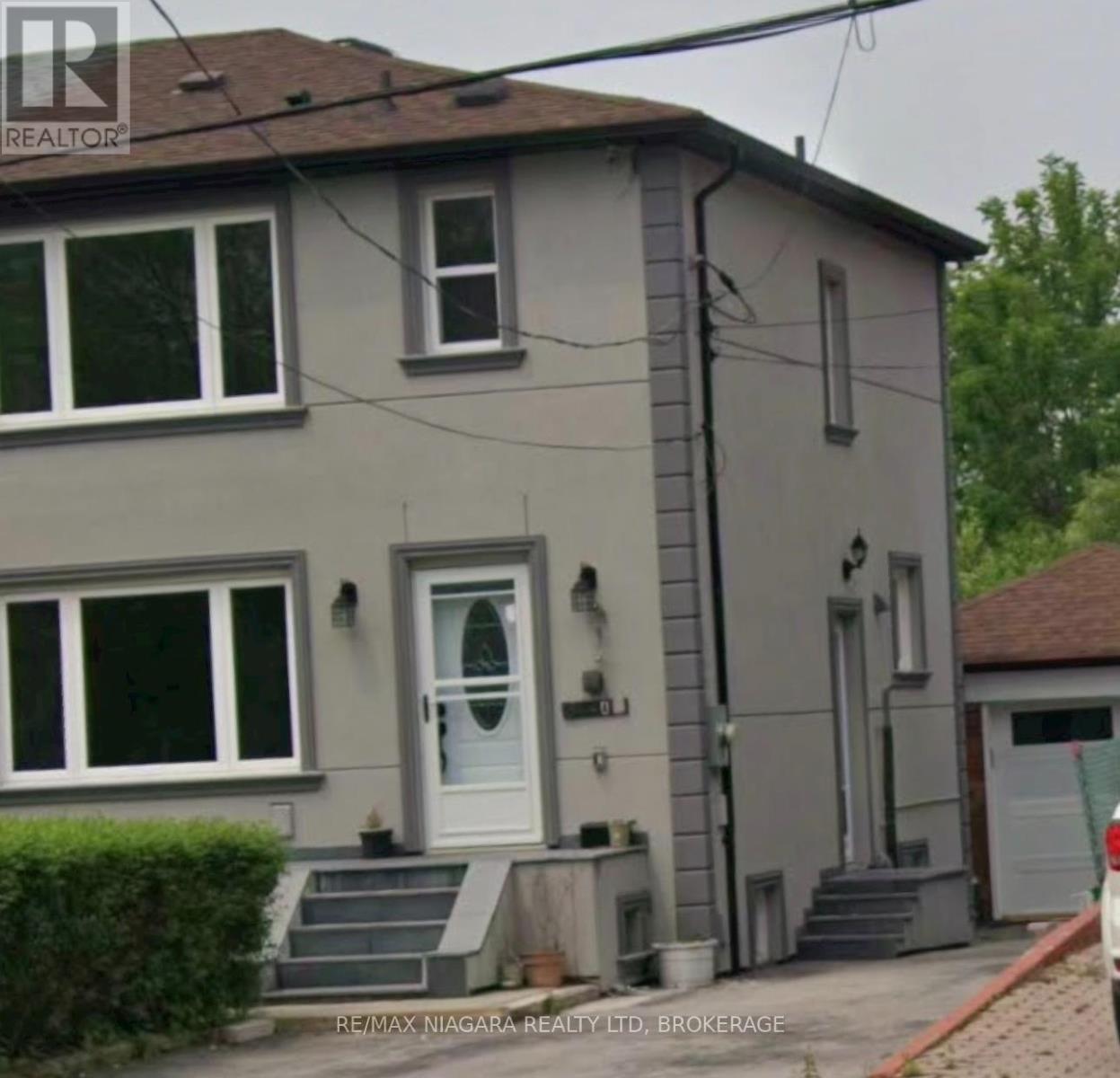 <div class="slider-price">$849,000</div><p>844a Danforth Road, Toronto, Ontario</p>