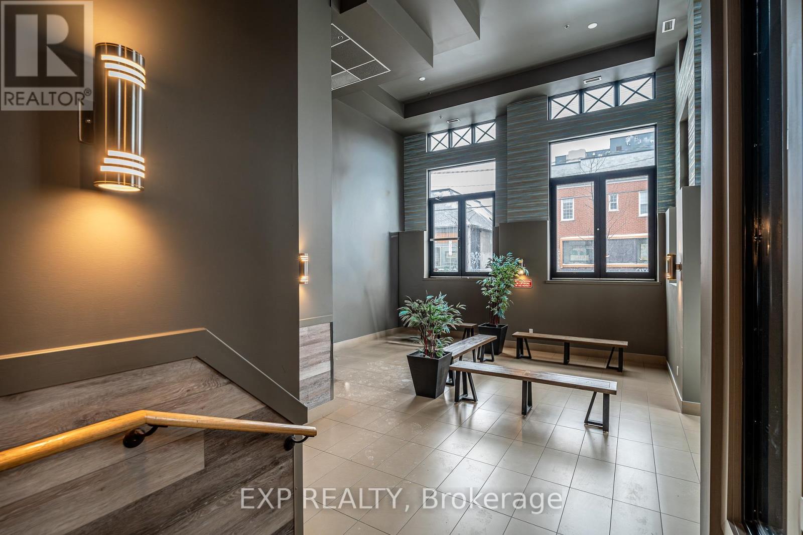 104 - 429 Kent Street W, Ottawa, Ontario  K2P 1B5 - Photo 4 - X12751746