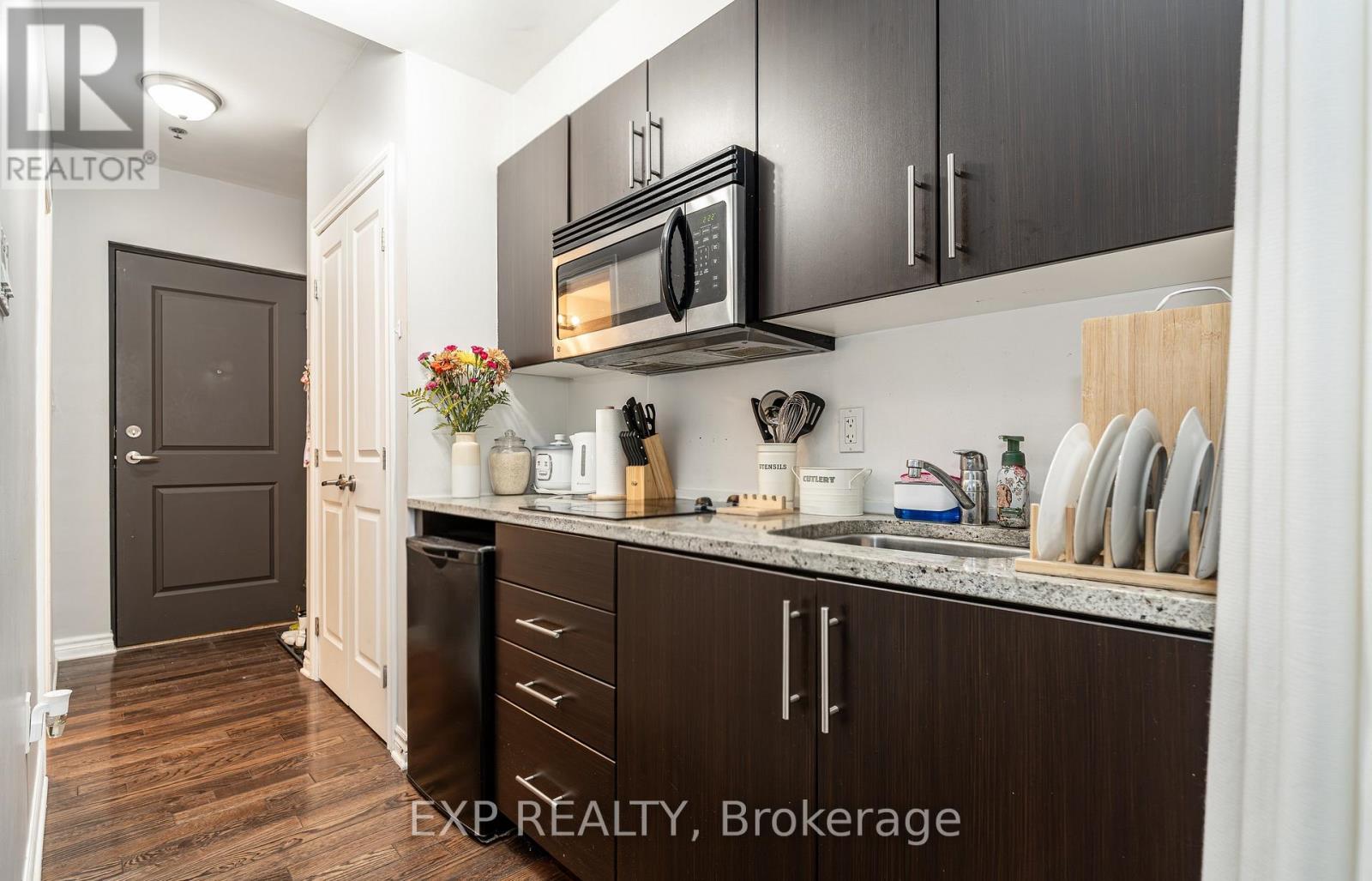 104 - 429 Kent Street W, Ottawa, Ontario  K2P 1B5 - Photo 6 - X12751746