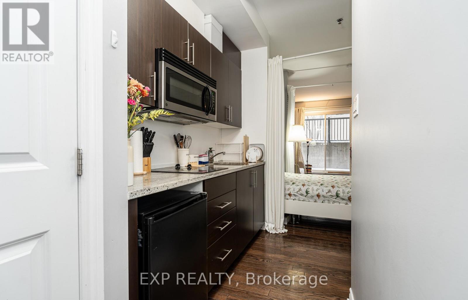 104 - 429 Kent Street W, Ottawa, Ontario  K2P 1B5 - Photo 5 - X12751746