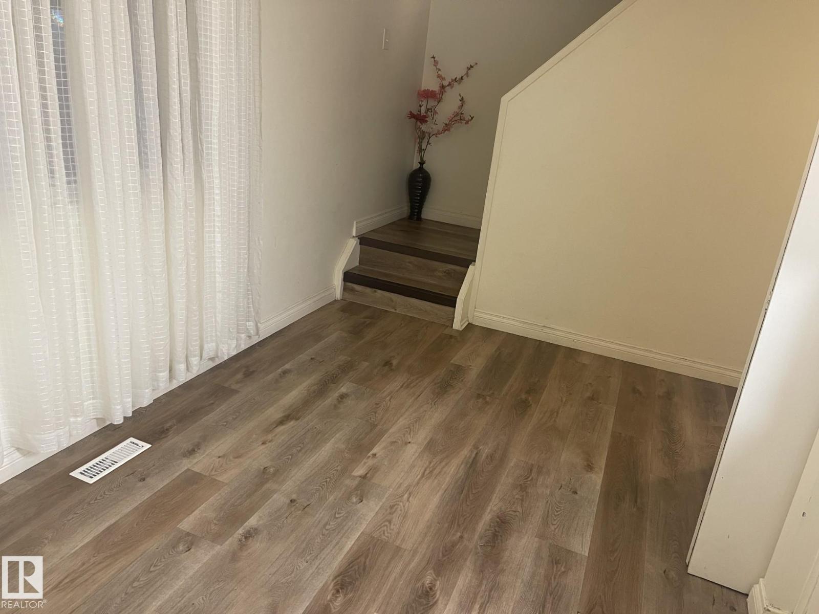 107 Woodstock Nw, Edmonton, Alberta  T5T 0H6 - Photo 3 - E4471175