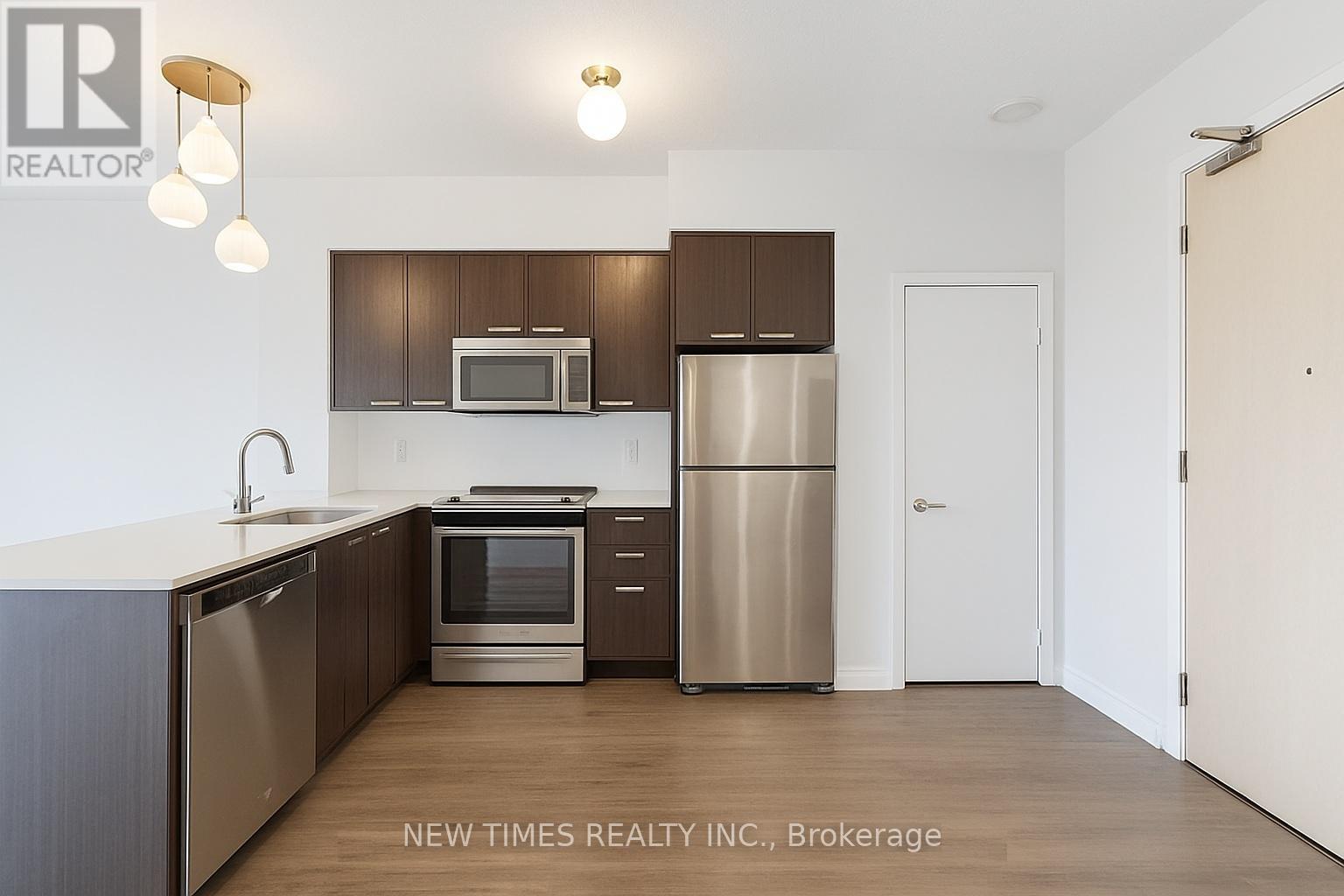 2011 - 30 Roehampton Avenue, Toronto, Ontario  M4P 0B9 - Photo 4 - C12751820