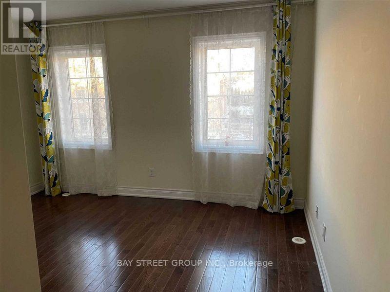 51 Hargrave Lane, Toronto, Ontario  M4N 0A4 - Photo 9 - C12751826