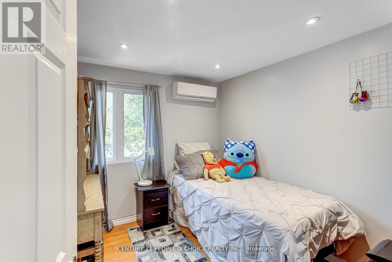 13 Jeffrey Street, Brampton, Ontario  L6S 2M9 - Photo 10 - W12751822