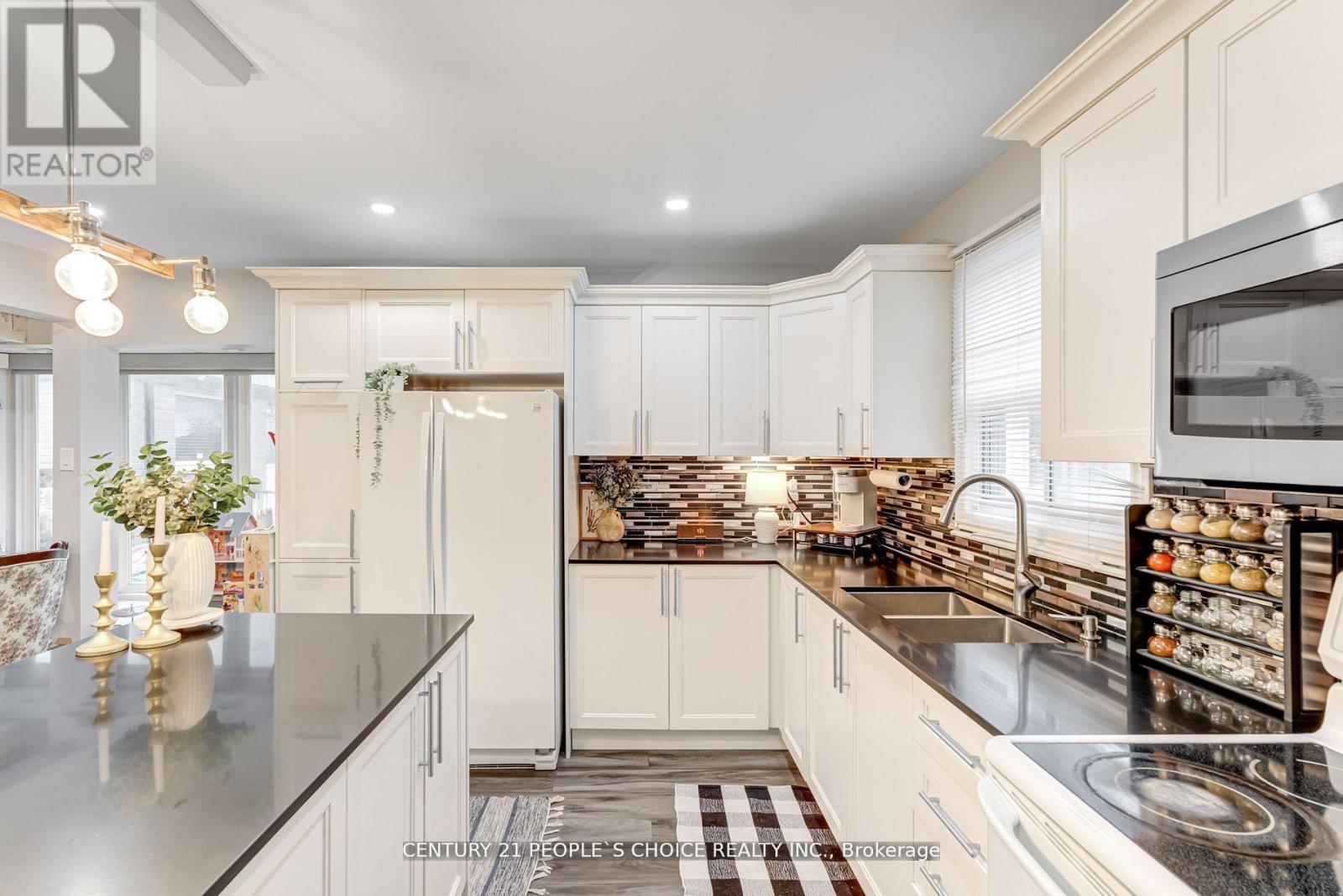 13 Jeffrey Street, Brampton, Ontario  L6S 2M9 - Photo 3 - W12751822