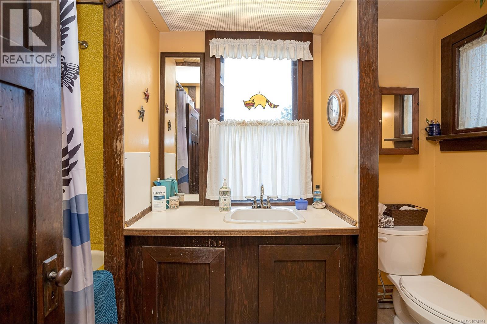 1935 Haultain St, Saanich, British Columbia  V8R 2L3 - Photo 15 - 1024851