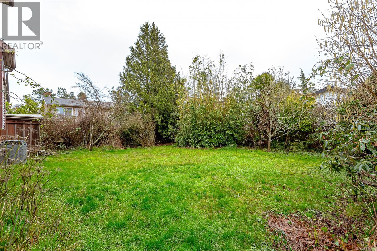 1935 Haultain St, Saanich, British Columbia  V8R 2L3 - Photo 19 - 1024851