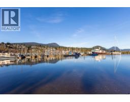 636 BAY ROAD, Gibsons, British Columbia