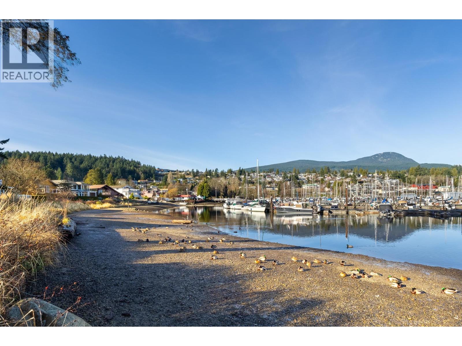 636 Bay Road, Gibsons, British Columbia  V0N 1V8 - Photo 3 - R3085102