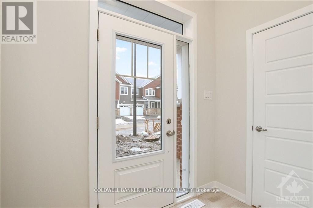 71 Kindred Row, Ottawa, Ontario  K2S 2Z6 - Photo 3 - X12751834
