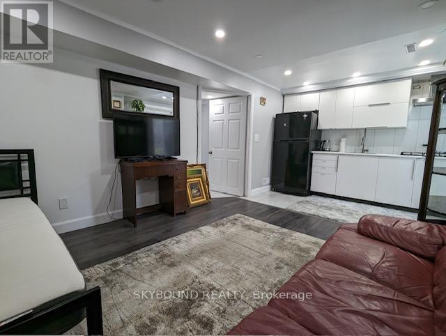 5 - 49 Red Robin Way, Toronto, Ontario  M2R 3K6 - Photo 2 - C12751836