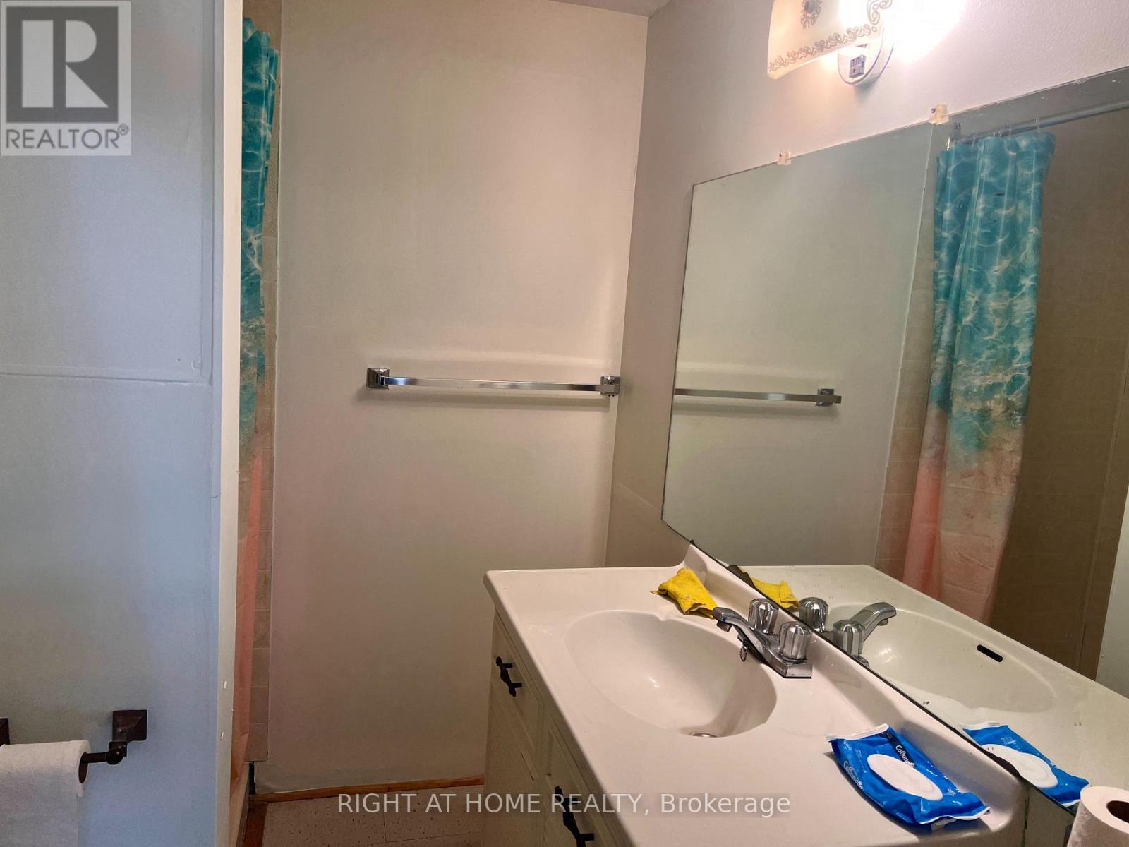 2 Thorncroft Crescent, Ajax, Ontario  L1S 2S2 - Photo 11 - E12751844