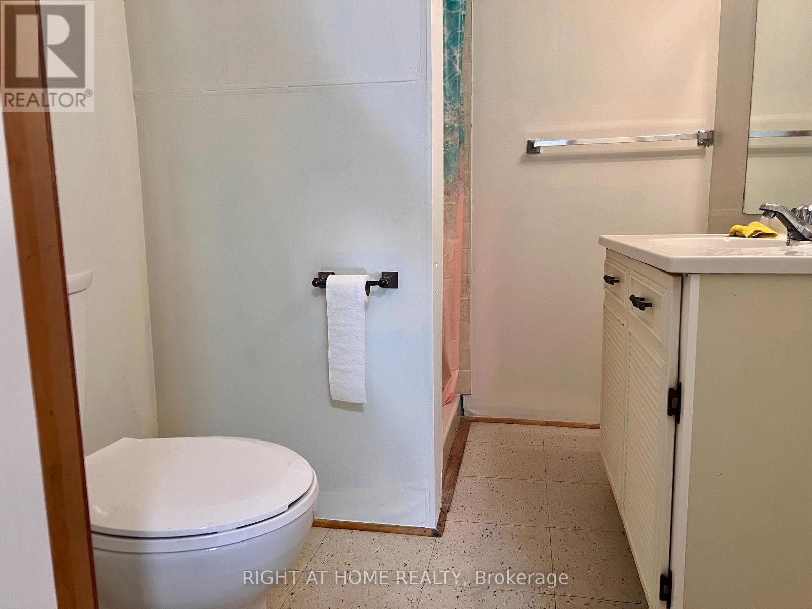 2 Thorncroft Crescent, Ajax, Ontario  L1S 2S2 - Photo 12 - E12751844