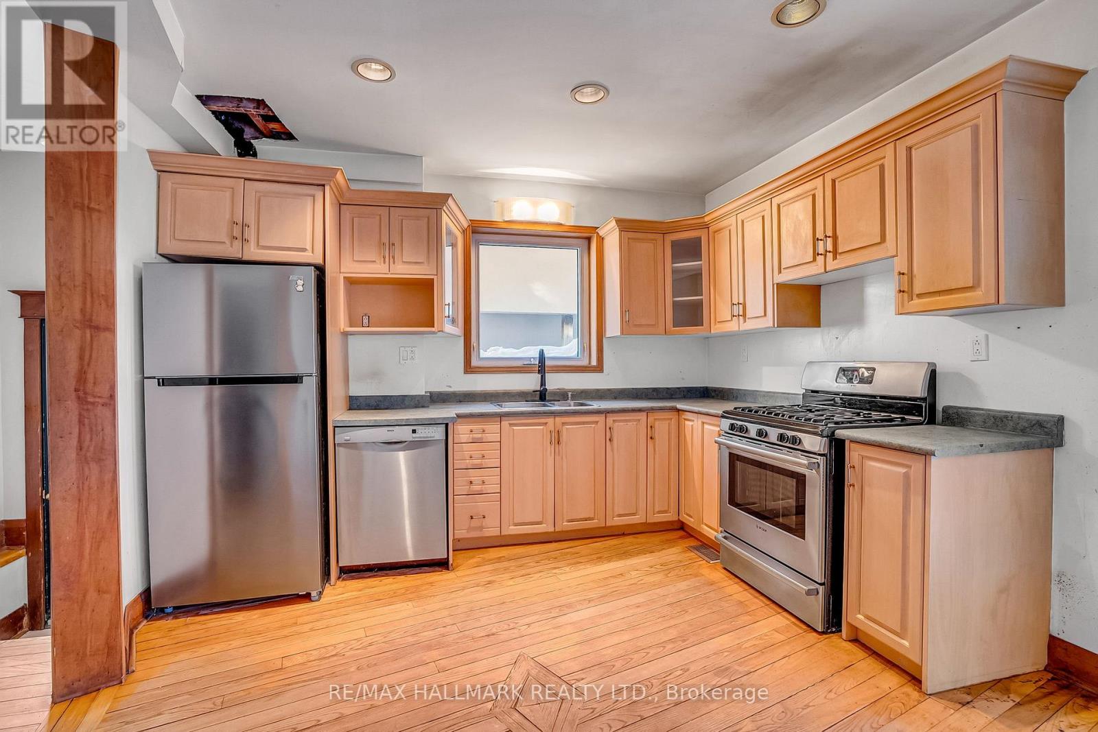 4 Meadow Avenue, Toronto, Ontario  M1N 1V6 - Photo 2 - E12751852