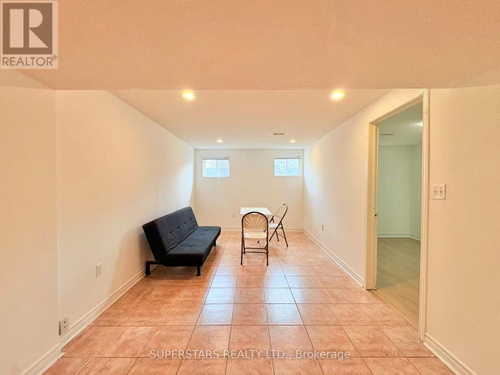 Bsmt - 21 Viewcrest Circle, Toronto, Ontario  M9W 7G5 - Photo 2 - W12751846