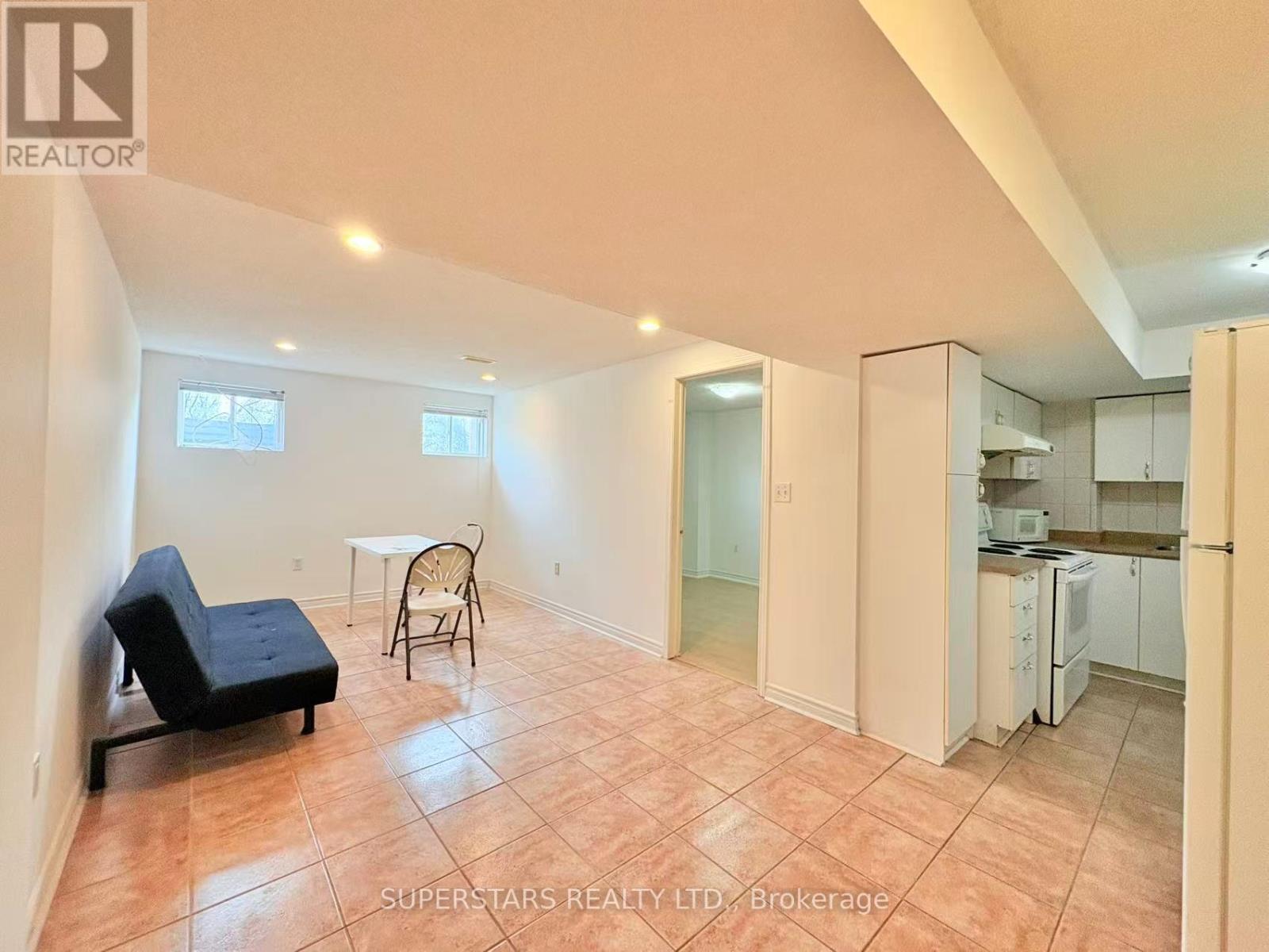 Bsmt - 21 Viewcrest Circle, Toronto, Ontario  M9W 7G5 - Photo 3 - W12751846