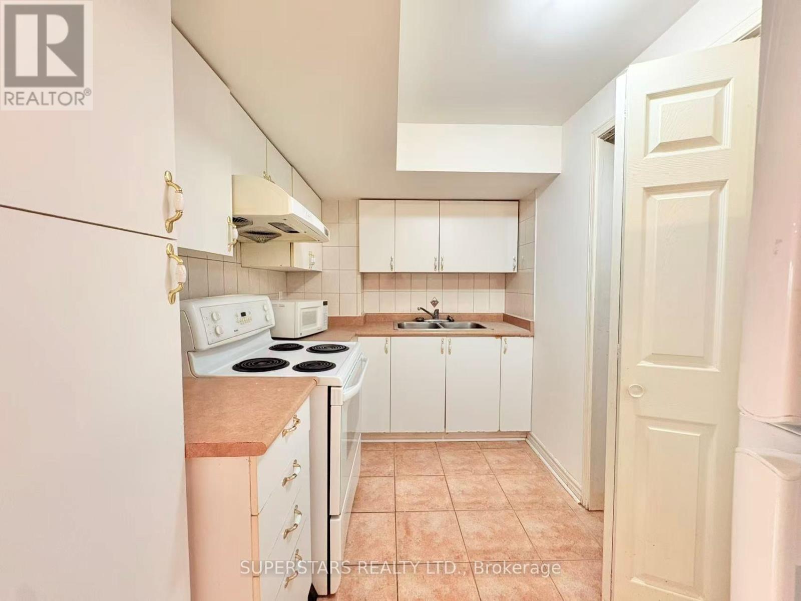 Bsmt - 21 Viewcrest Circle, Toronto, Ontario  M9W 7G5 - Photo 6 - W12751846