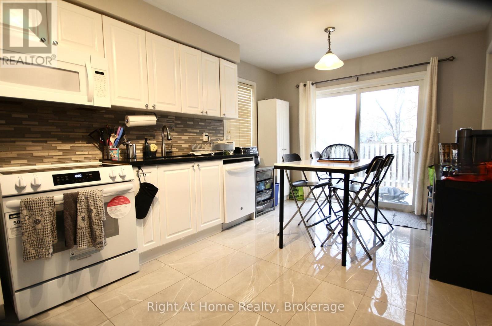 2253 Baronwood Drive, Oakville, Ontario  L6M 4X1 - Photo 6 - W12751890