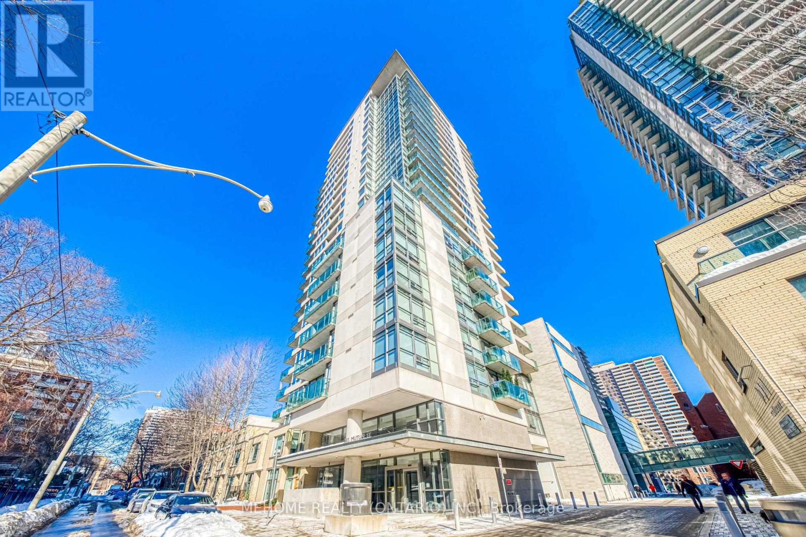 2002 - 285 MUTUAL STREET, Toronto, Ontario