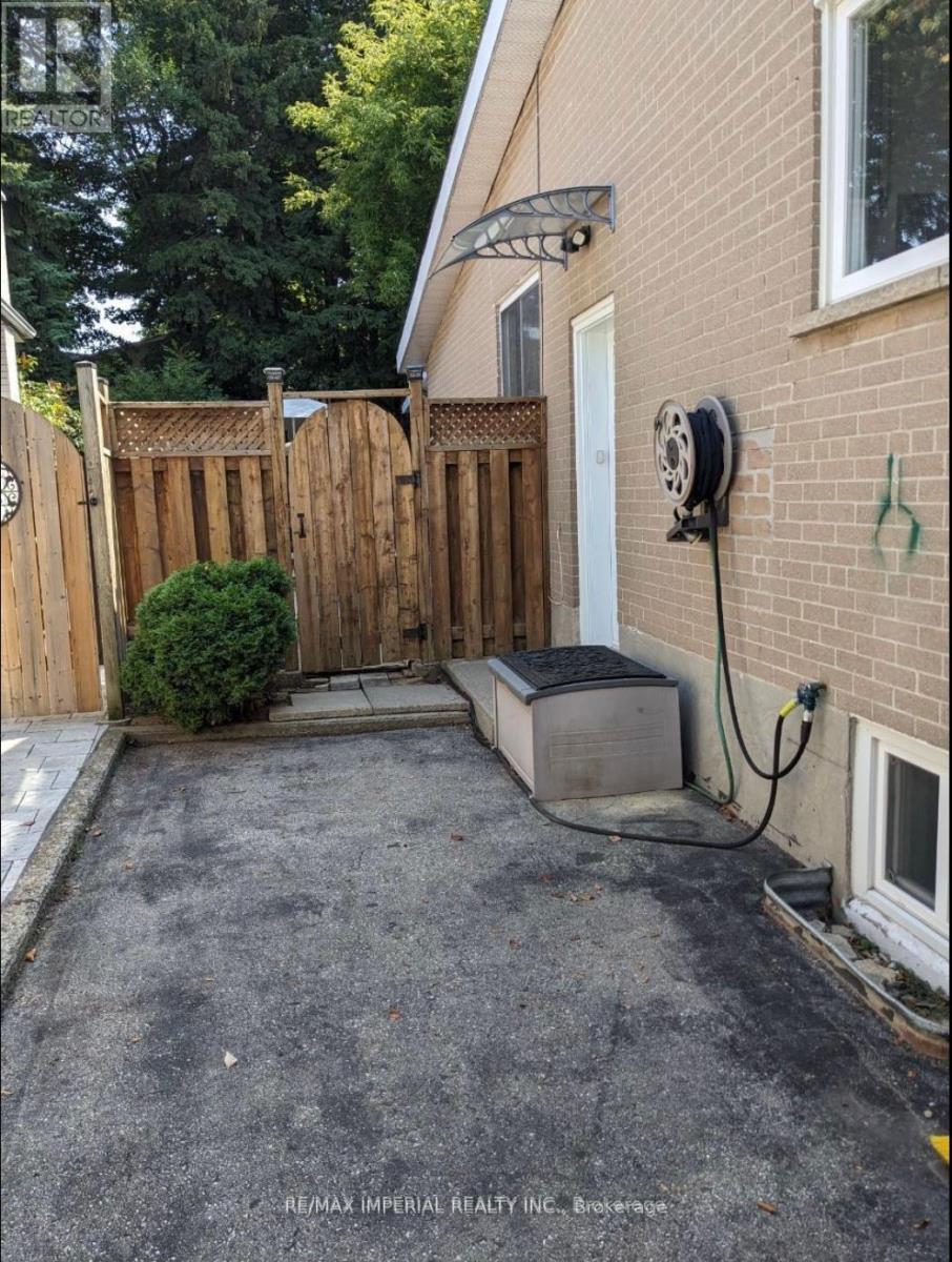 65 Northey Drive, Toronto, Ontario  M2L 2S8 - Photo 2 - C12751912