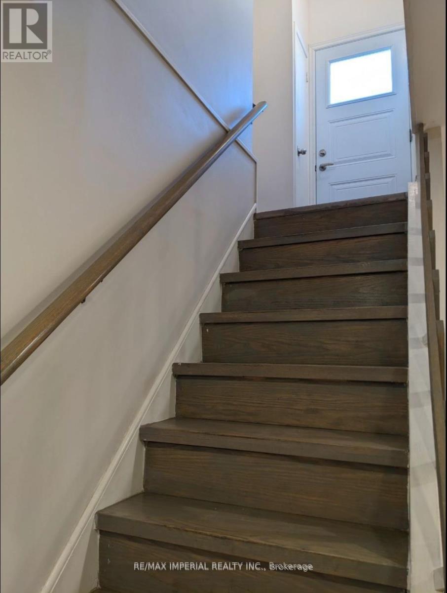 65 Northey Drive, Toronto, Ontario  M2L 2S8 - Photo 4 - C12751912