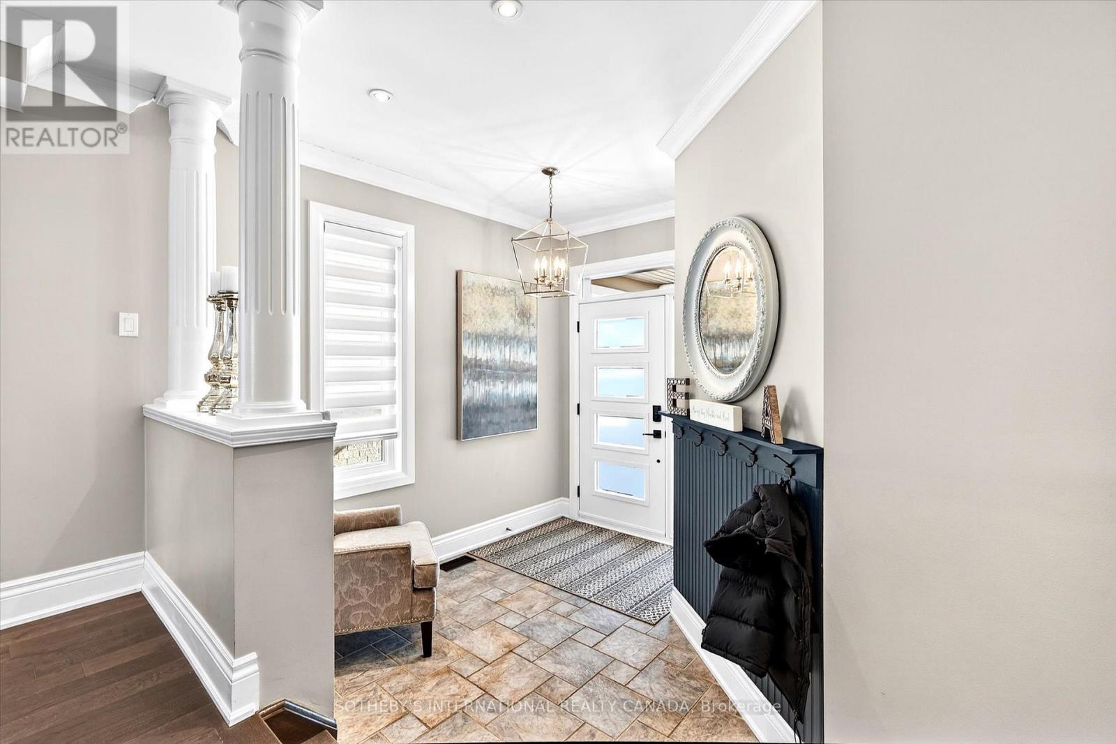 3841 Quiet Creek Drive, Mississauga, Ontario  L5M 8B1 - Photo 4 - W12751896