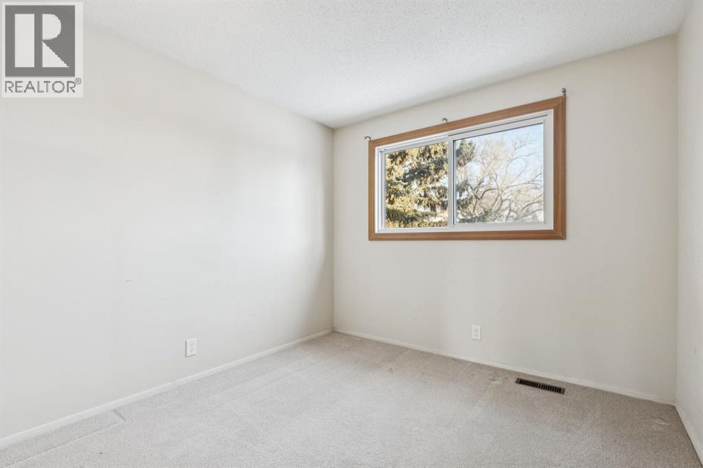 219 Silvercreek Close Nw, Calgary, Alberta  T3B 4G4 - Photo 23 - A2278010