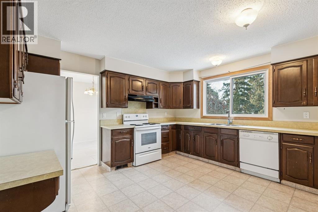 219 Silvercreek Close Nw, Calgary, Alberta  T3B 4G4 - Photo 12 - A2278010