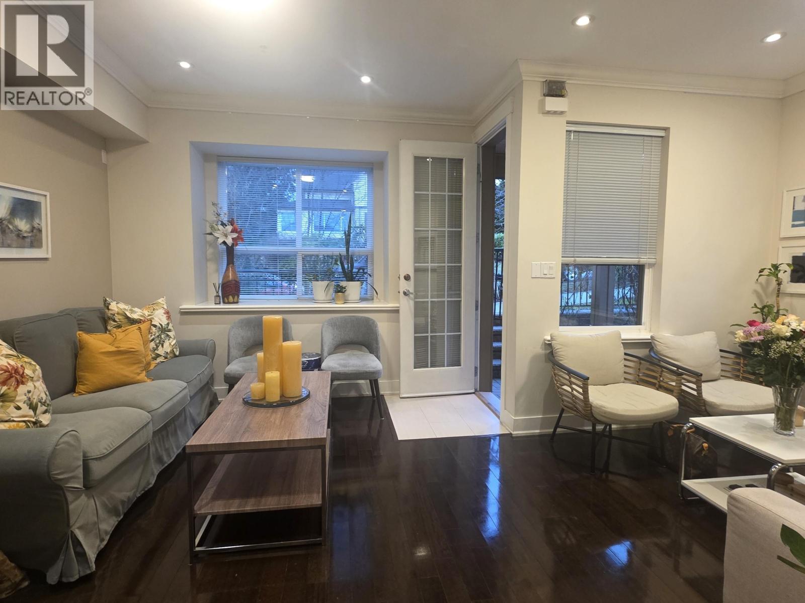 665 W 15th Street, North Vancouver, British Columbia  V7M 1T1 - Photo 3 - R3068716