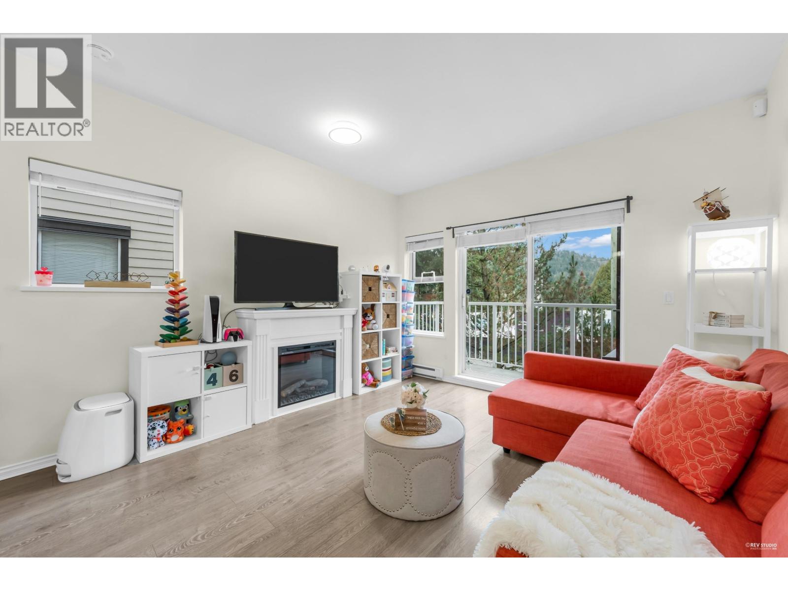 45 730 Farrow Street, Coquitlam, British Columbia  V3J 7Y7 - Photo 2 - R3085808