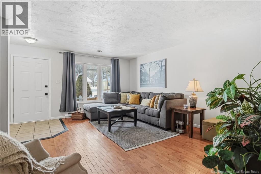 541-543 Mclaughlin, Moncton, New Brunswick  E1A 4R8 - Photo 3 - NB132904