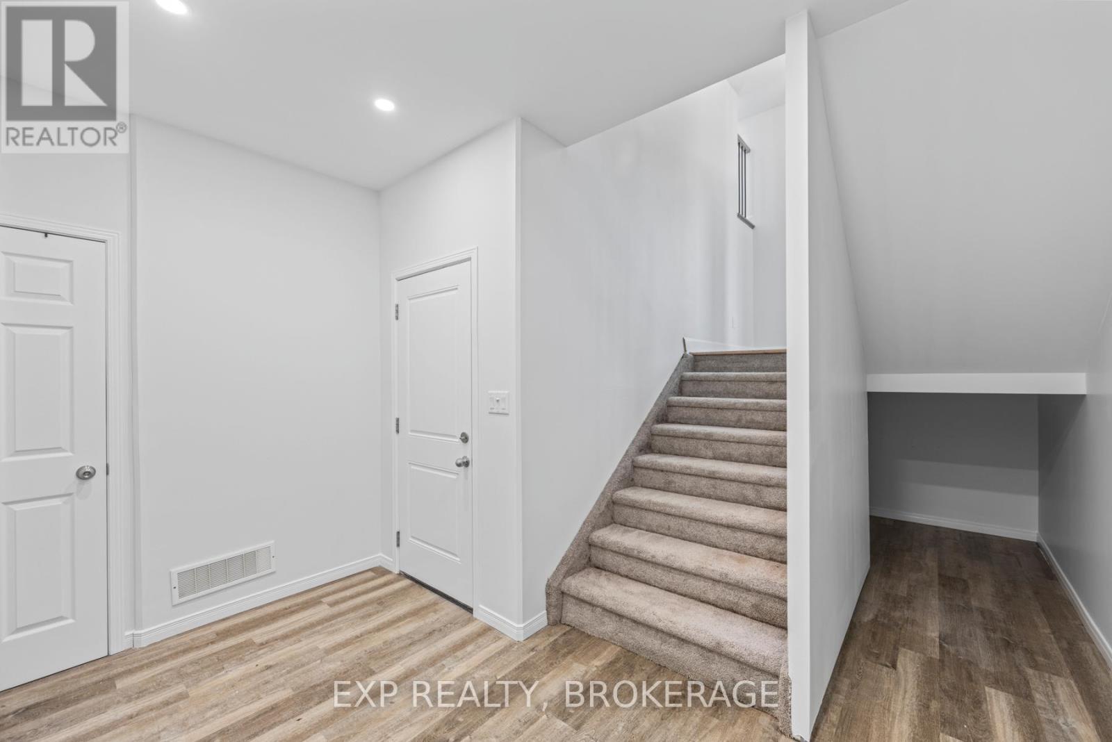 120 Superior Drive, Loyalist, Ontario  K7N 0E4 - Photo 47 - X12751998