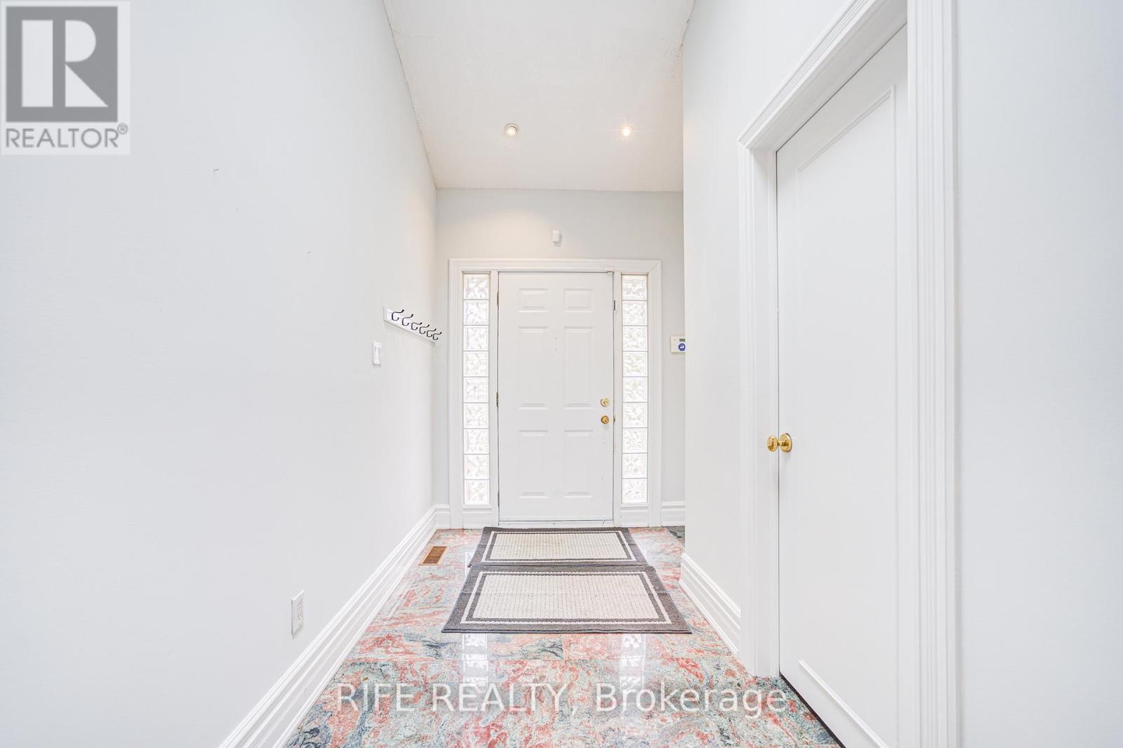 17 Bramble Drive, Toronto, Ontario  M3B 2E9 - Photo 3 - C12751914