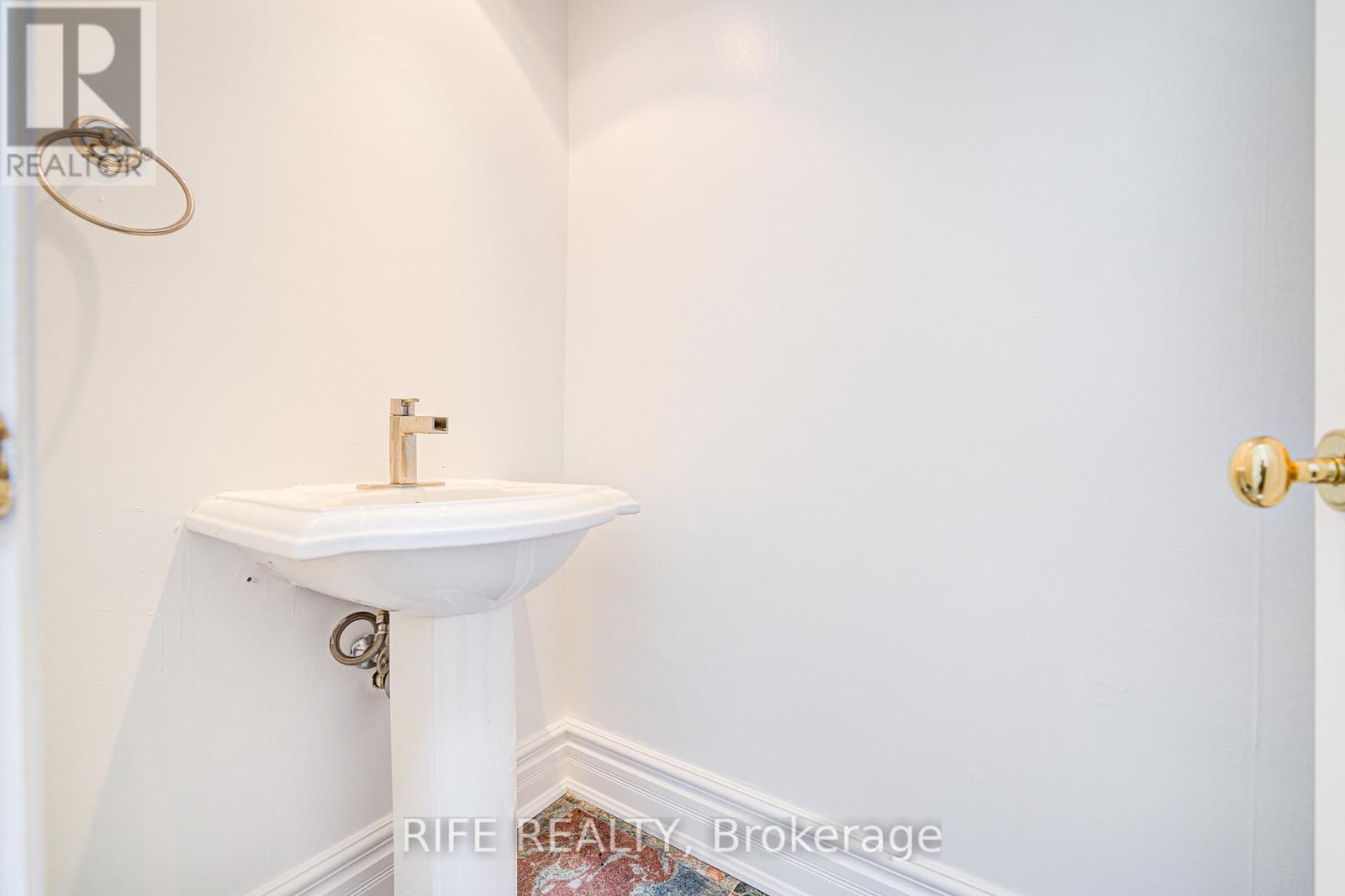 17 Bramble Drive, Toronto, Ontario  M3B 2E9 - Photo 4 - C12751914