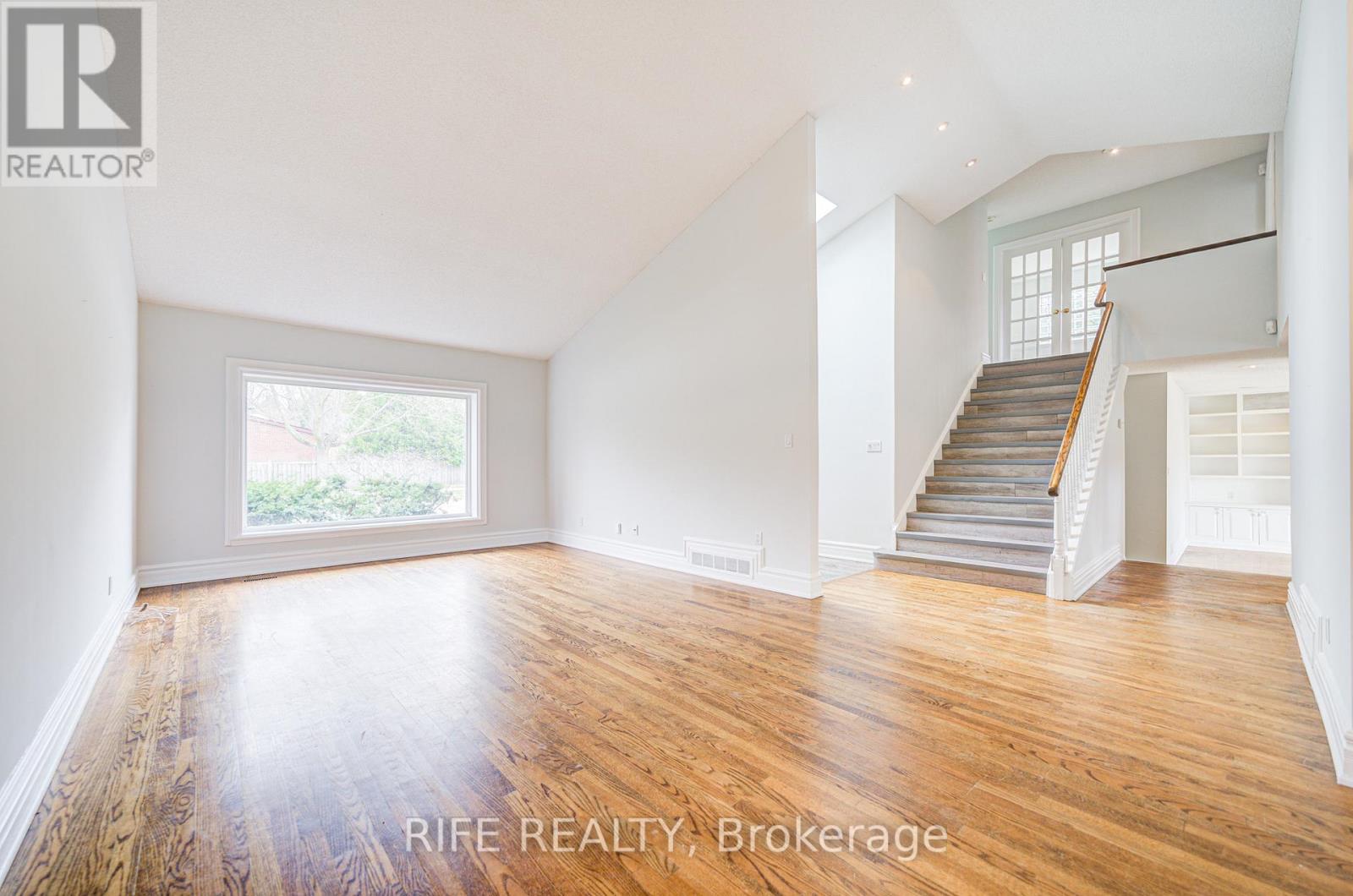 17 Bramble Drive, Toronto, Ontario  M3B 2E9 - Photo 7 - C12751914