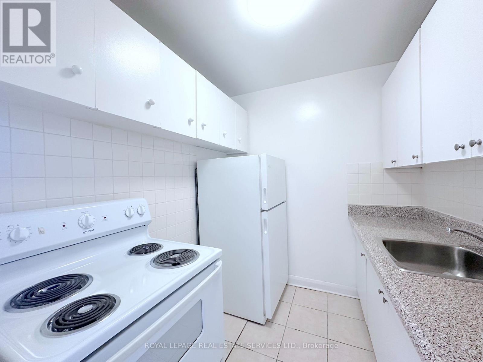 208 - 276 St Clair Avenue W, Toronto (Casa Loma), Ontario  M4V 1R9 - Photo 6 - C12751994