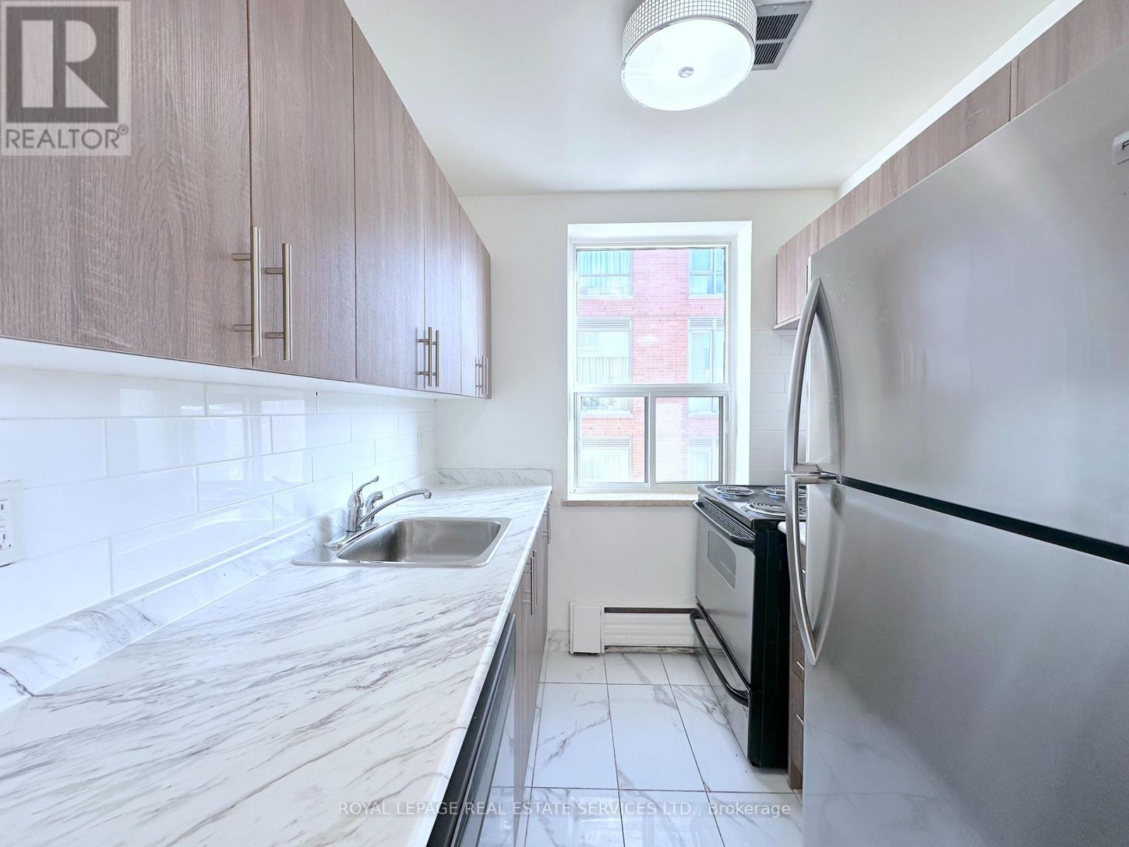 304 - 276 St Clair Avenue W, Toronto (Casa Loma), Ontario  M4V 1R9 - Photo 5 - C12752004