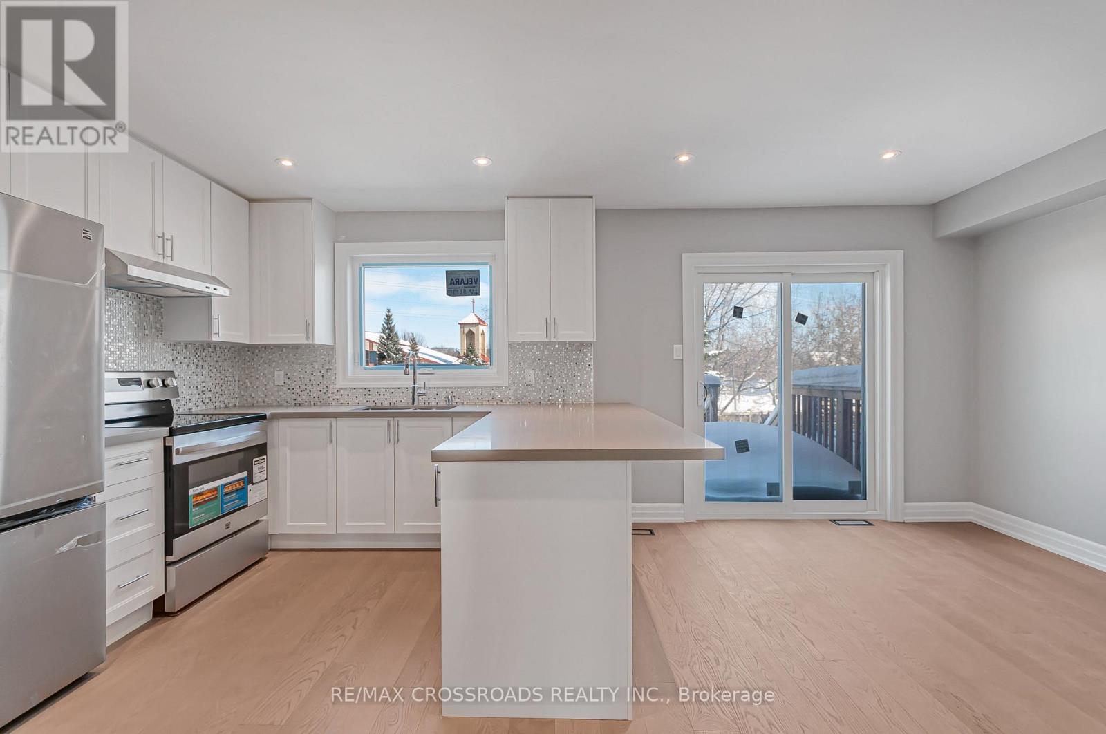 51 Hattie Court, Georgina, Ontario  L4P 3C8 - Photo 4 - N12747238