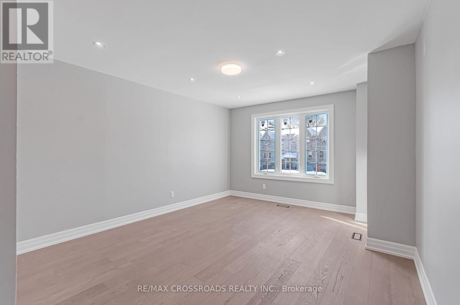 51 Hattie Court, Georgina, Ontario  L4P 3C8 - Photo 8 - N12747238